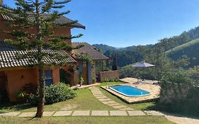 Refúgio nas Montanhas Vista incrível, Piscina e a 2 km do centrinho